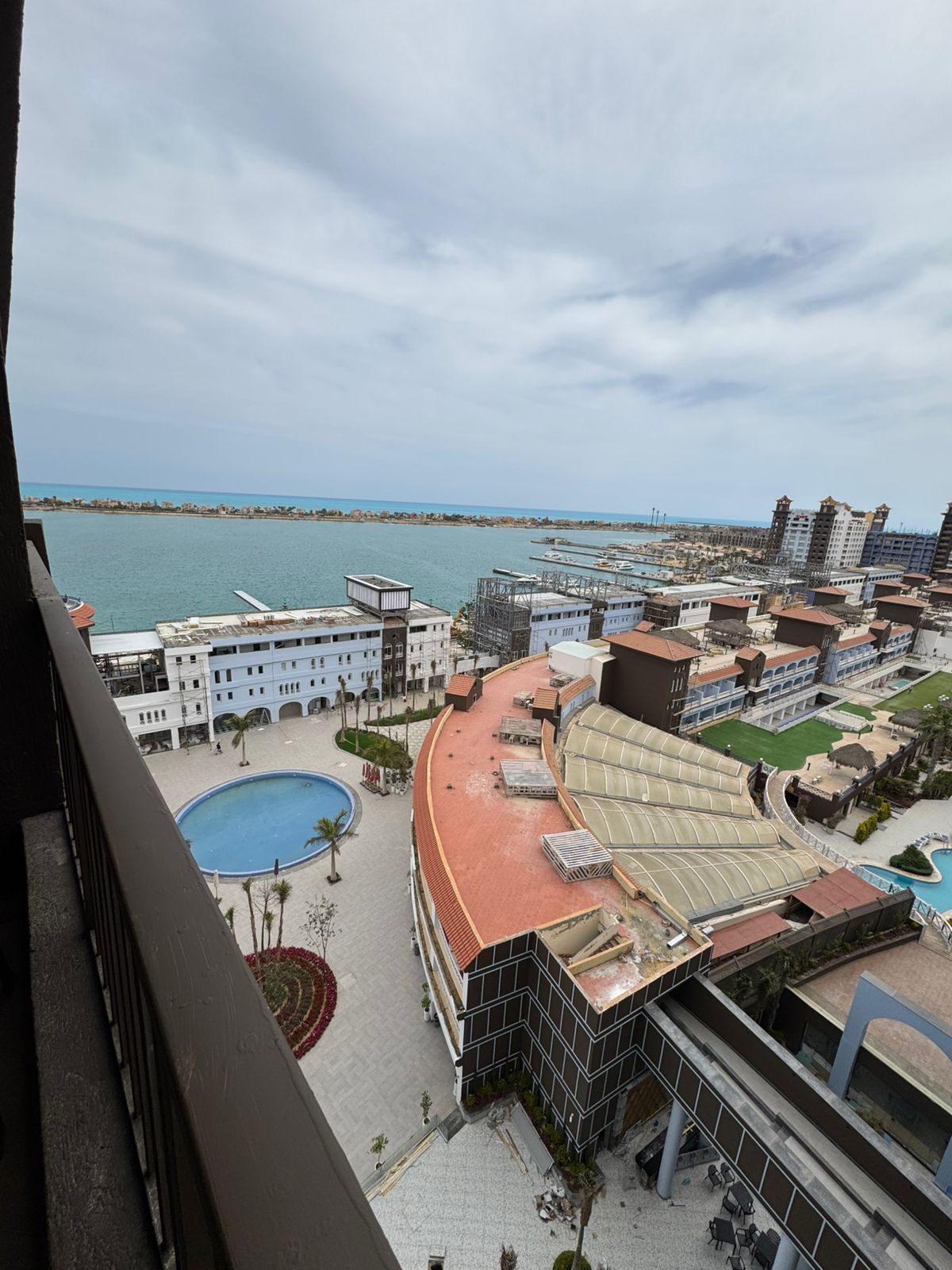  VIP Sea View Hotel Chalet — Porto Marina Hotel tower